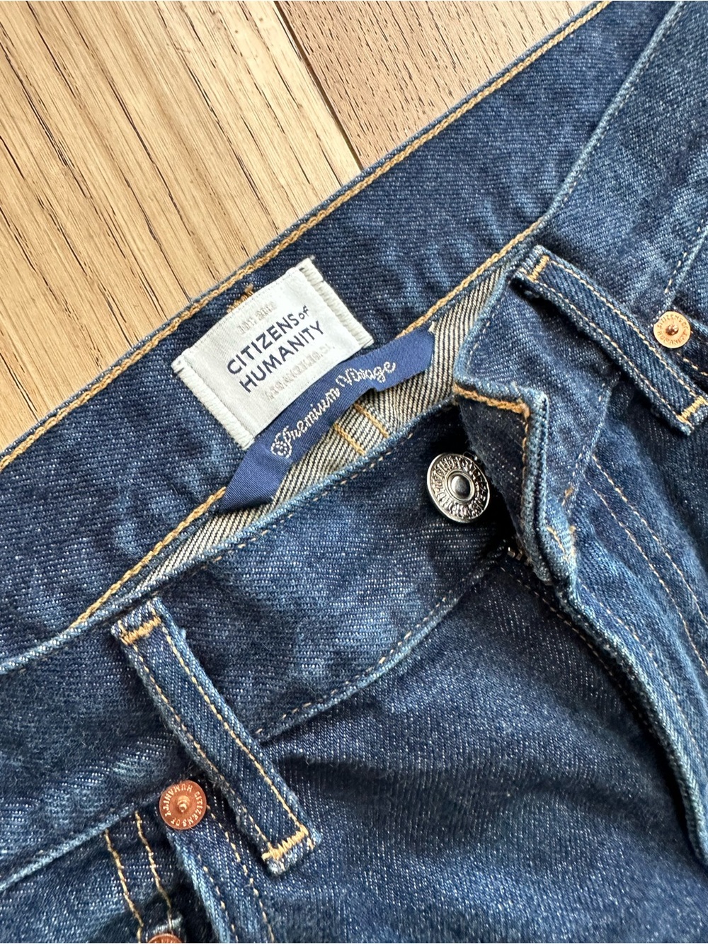 Citizens of Humanity Relaxed Barrel Jeans - Picture 4 of 7
